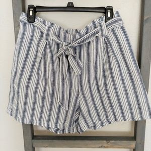 NWT Max Studio Shorts w/ Tie Belt Blue/white Large